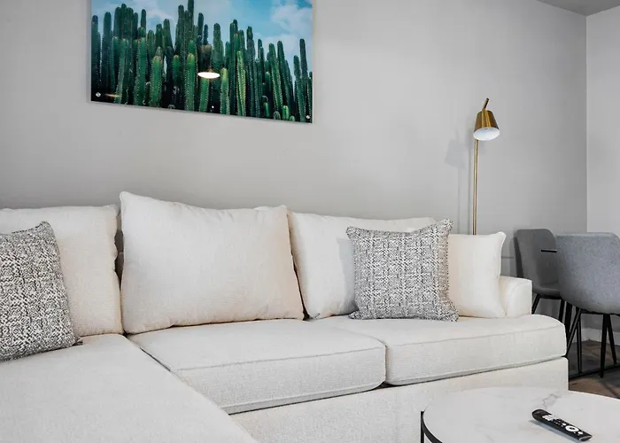 Modern 2b1b Retreat In Old Town Scottsdale