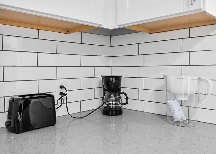 Apartment Modern 2b1b Retreat In Old Town
